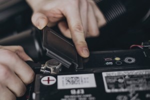 Αν απενεργοποιώ το Start-Stop, μπορώ να βάλω απλή μπαταρία;